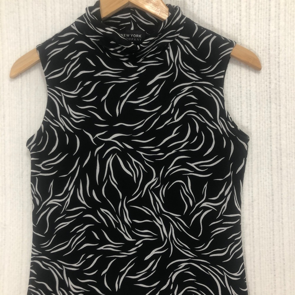 New York & Company Mock‎ Neck Sleeveless Top Abstract Print Blouse M